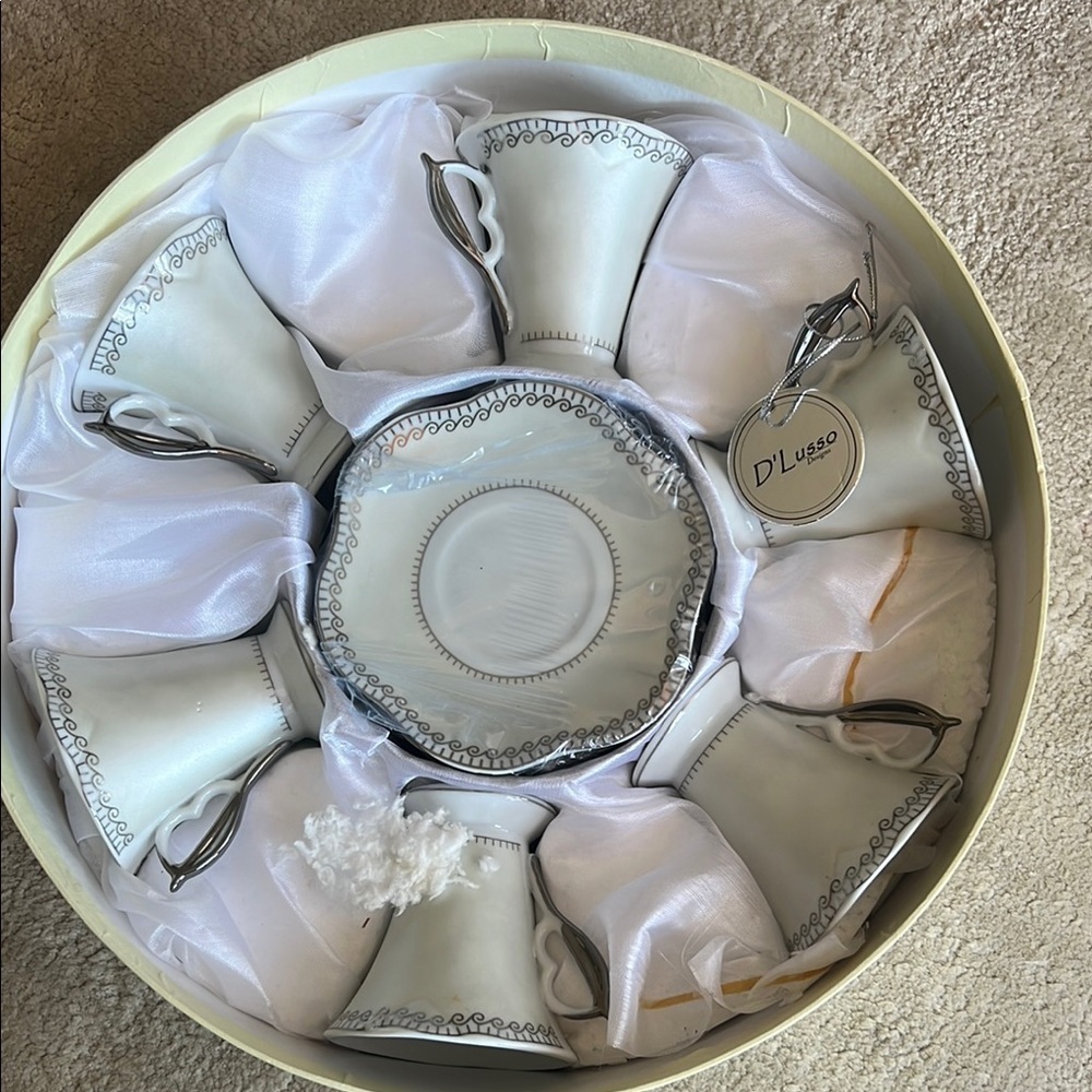 NIB D'Lusso home collections demitasse set !White and Silver Tea Set of 6